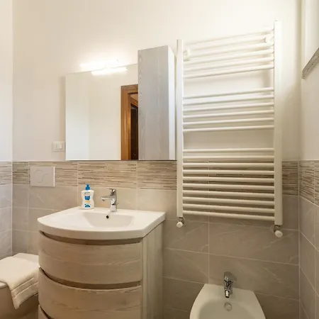 Claudia Flat - Near The & Parking 아파트 마리나디마사